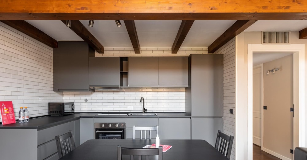 Galliera 2 - Wooden Design Apartment view 3