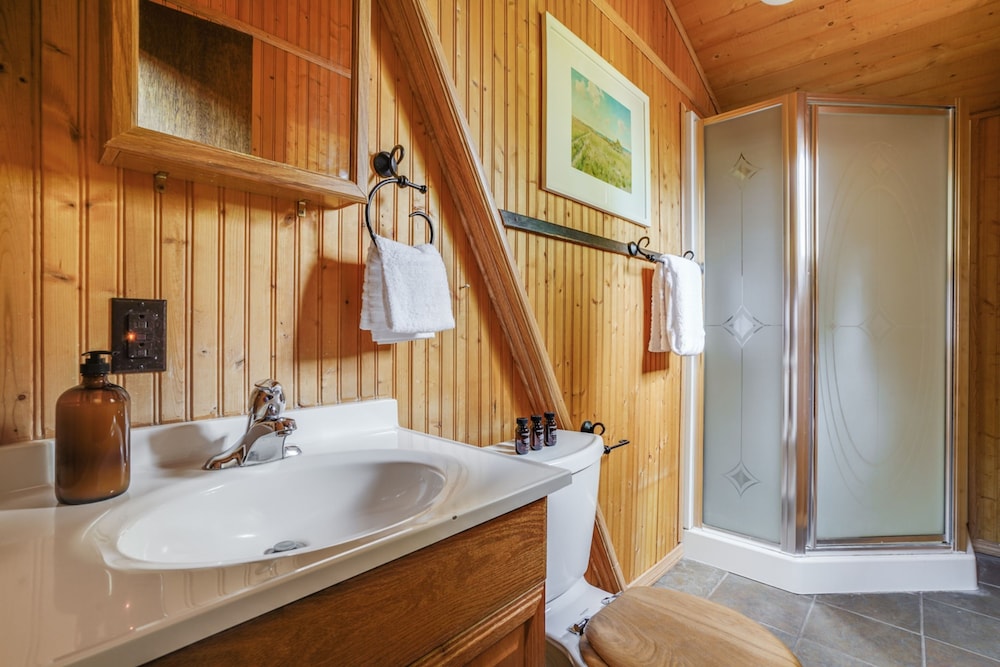 Horizon by Avantstay Stunning A-frame Cabin w Hot Tub Billiards Lake Views