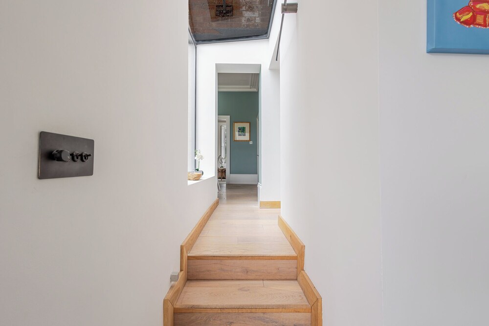 Elegant Townhouse&Basement in Leamington