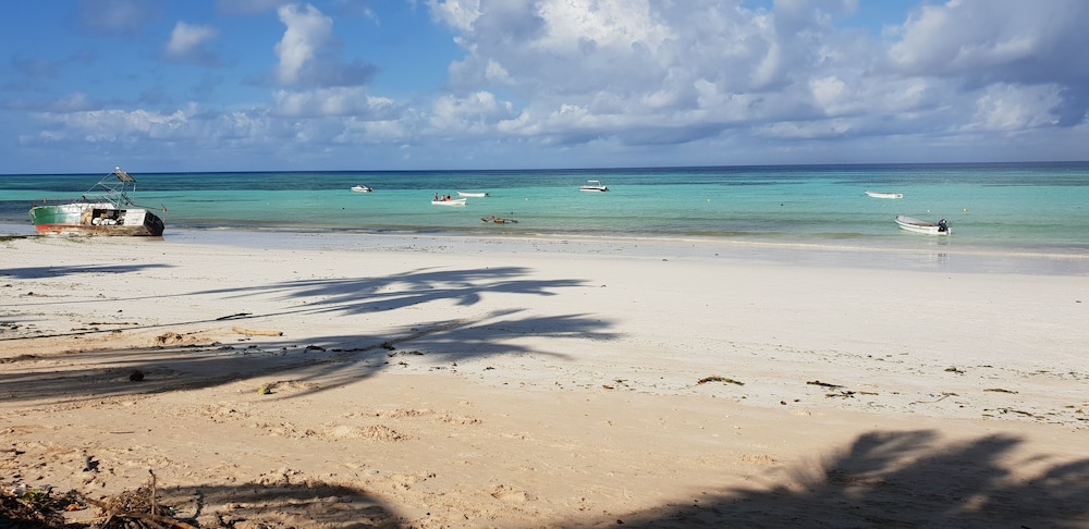 Ocean Breeze Lodge