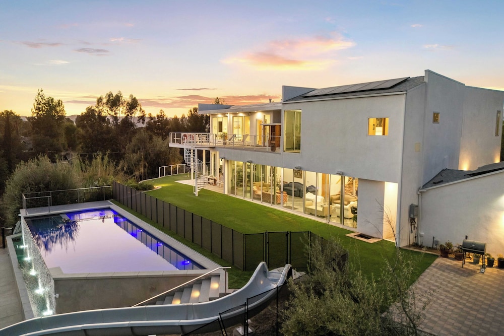 Luxe LA Escape w/ Pool, Views & Game Room Alta Vista Estate by Avantstay