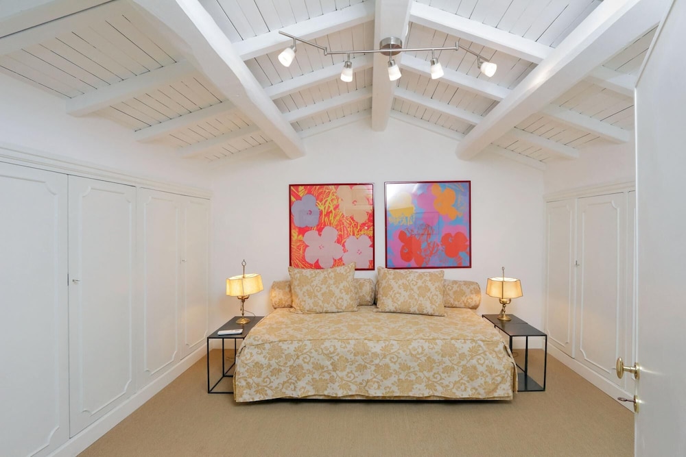 La Camelia an Elegant and Extravagant 2 Bedroom Apartment
