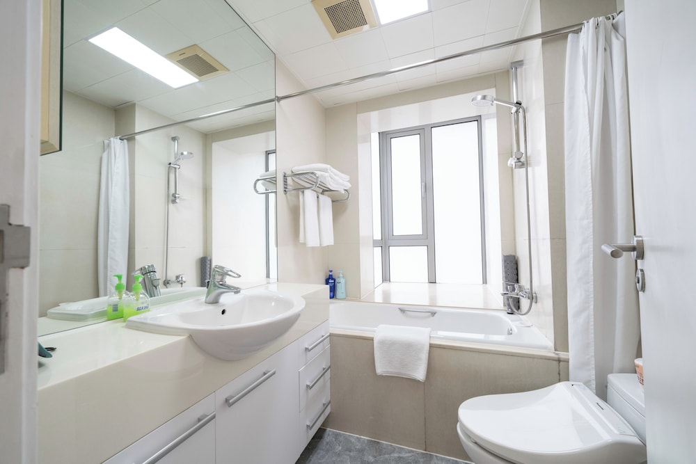 Tyms Family 2BR 1BA Apt Xujiahui Center