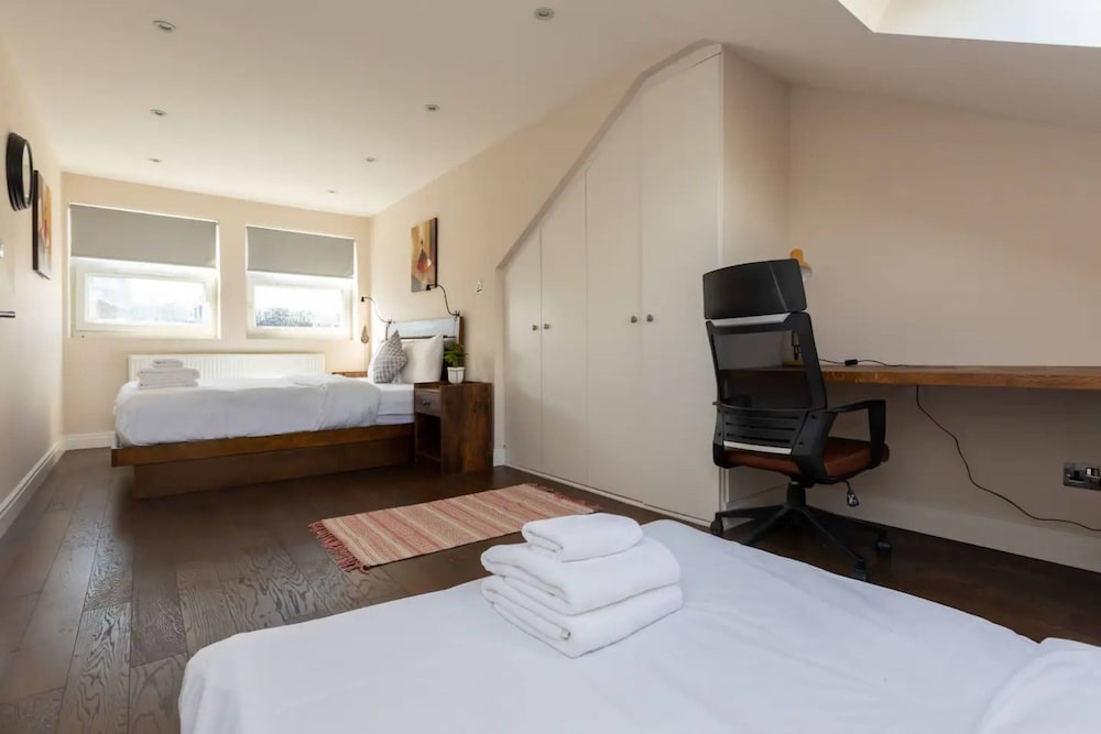 Spacious and Bright 2 Bedroom Flat in Maida Vale