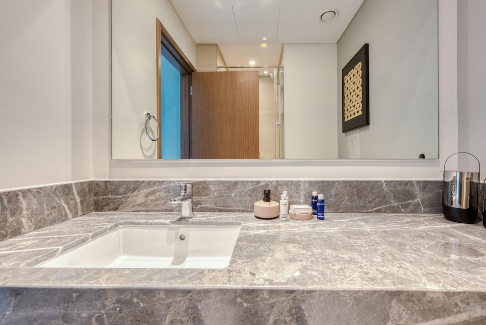 Exclusive Sea View Apartment on the Arabian Gulf