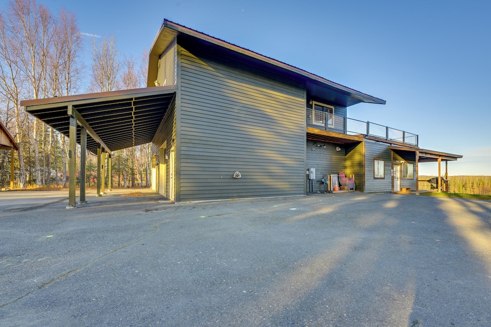 On-site Kenai River Fishing: Soldotna Apartment!