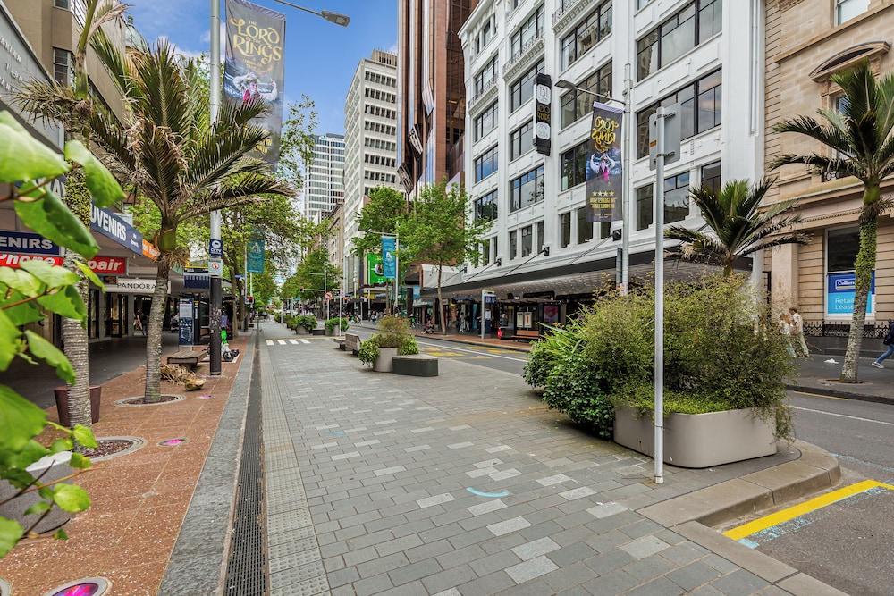 Downtown CBD Apt | Central Walkable | Zodiak Stays