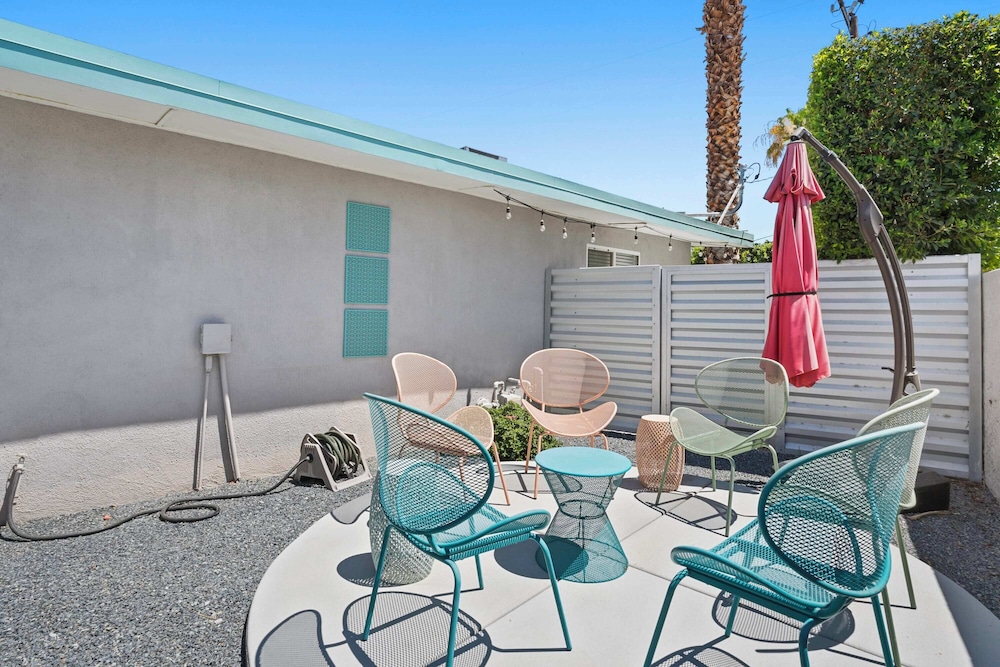 Modern Heart Oasis With Pool!