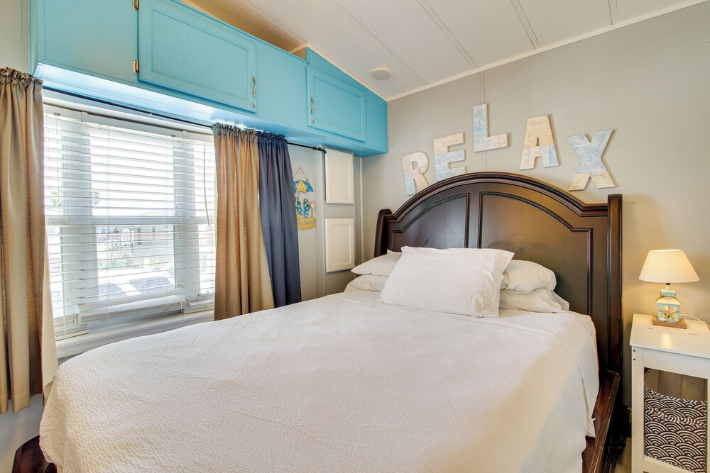 4 Mi to Beach: Home w/ Pool & Golf in Port Isabel!