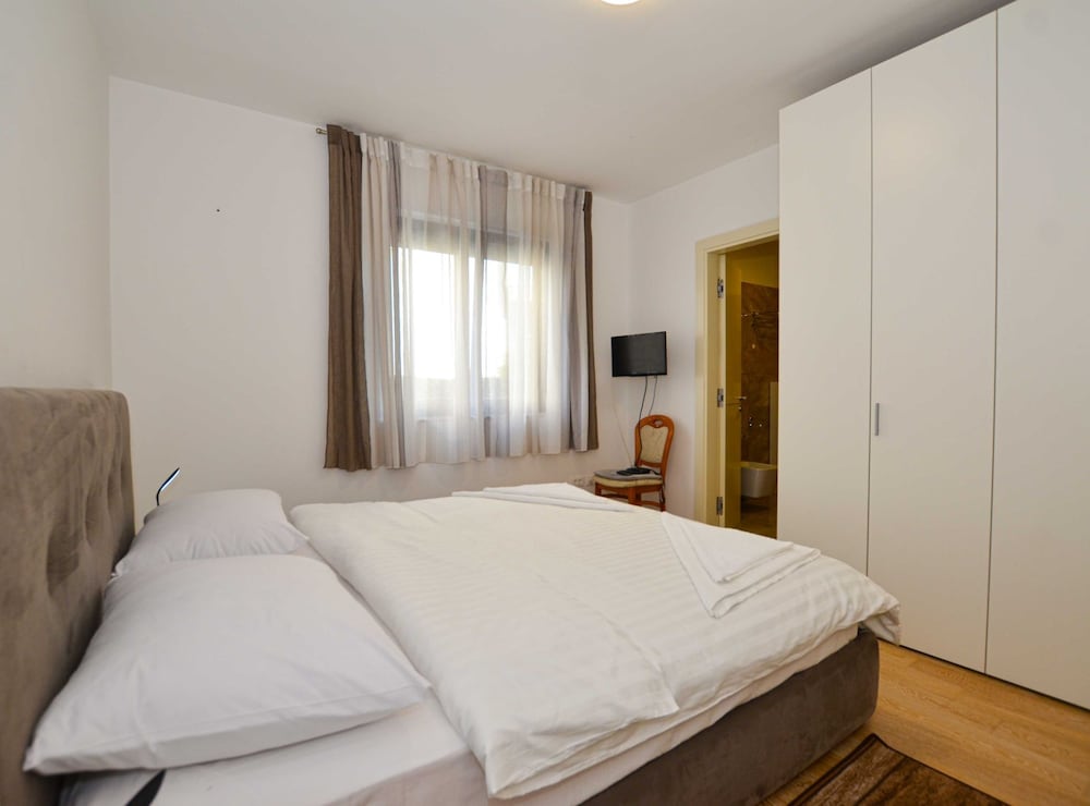 Family Friendly Spacious Apartment With Garden and Terrace