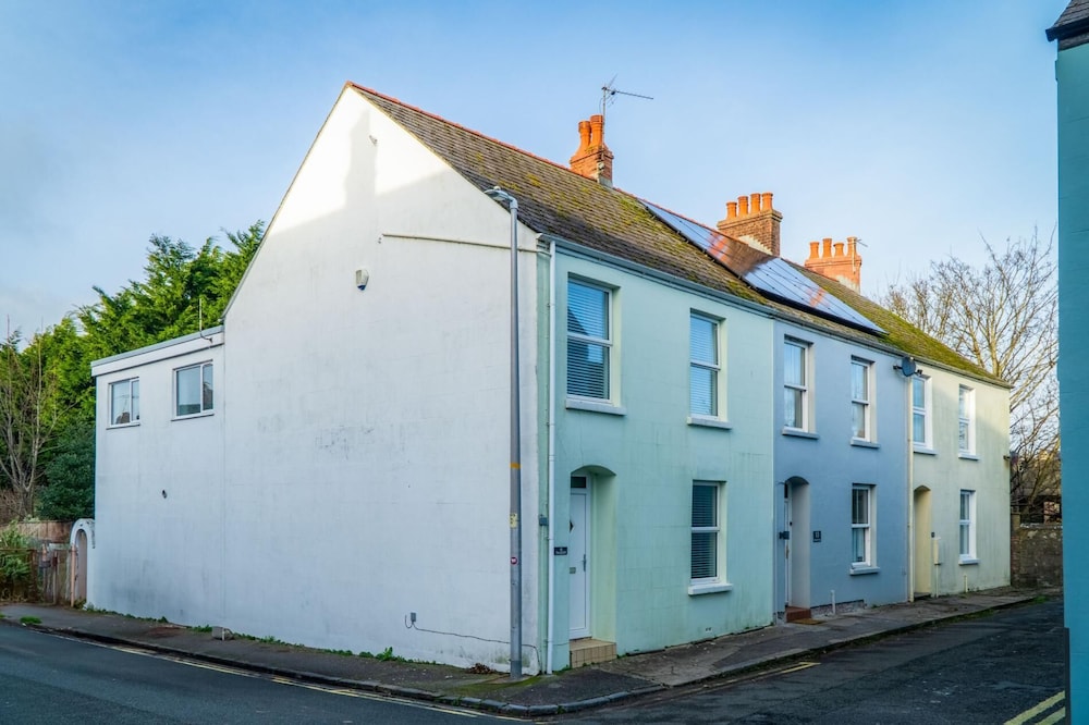 Taliesin - 5 Bedroom Holiday Home - Tenby