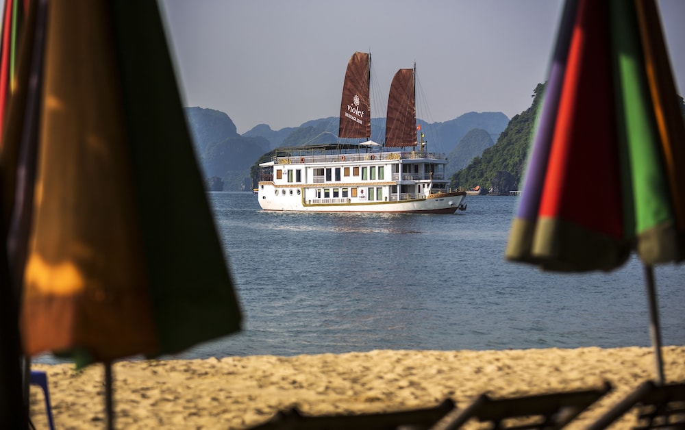 Heritage Line Violet cruise – Ha Long Bay & Lan Ha Bay - Image 2