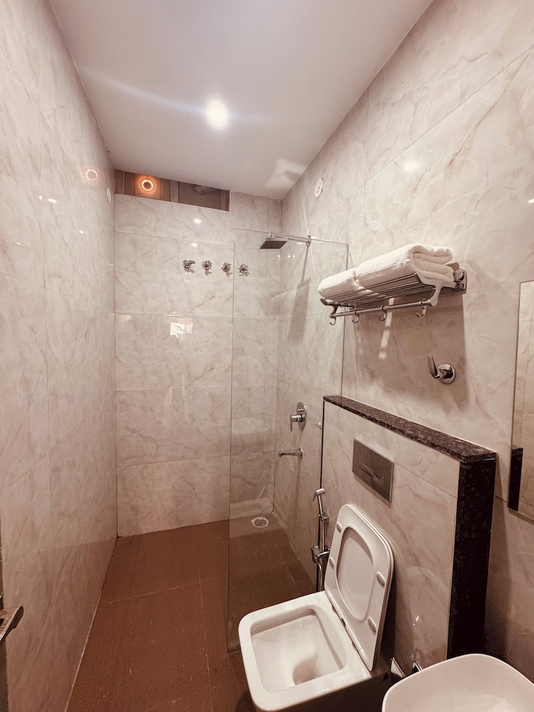 Hotel Mumbai House - Pithampur