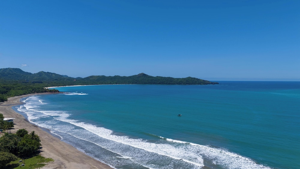 Suite 3 - Jaguar Beach & Pool 2 BR Condo