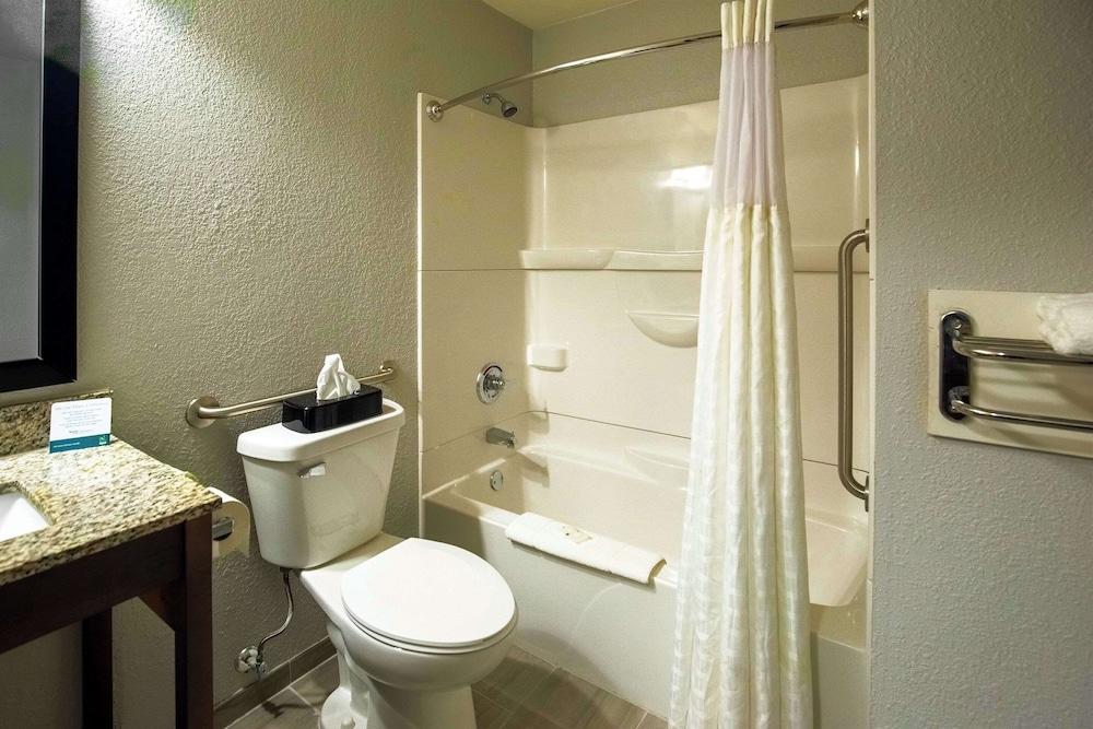 Quality Inn & Suites Hammond Near I-8090