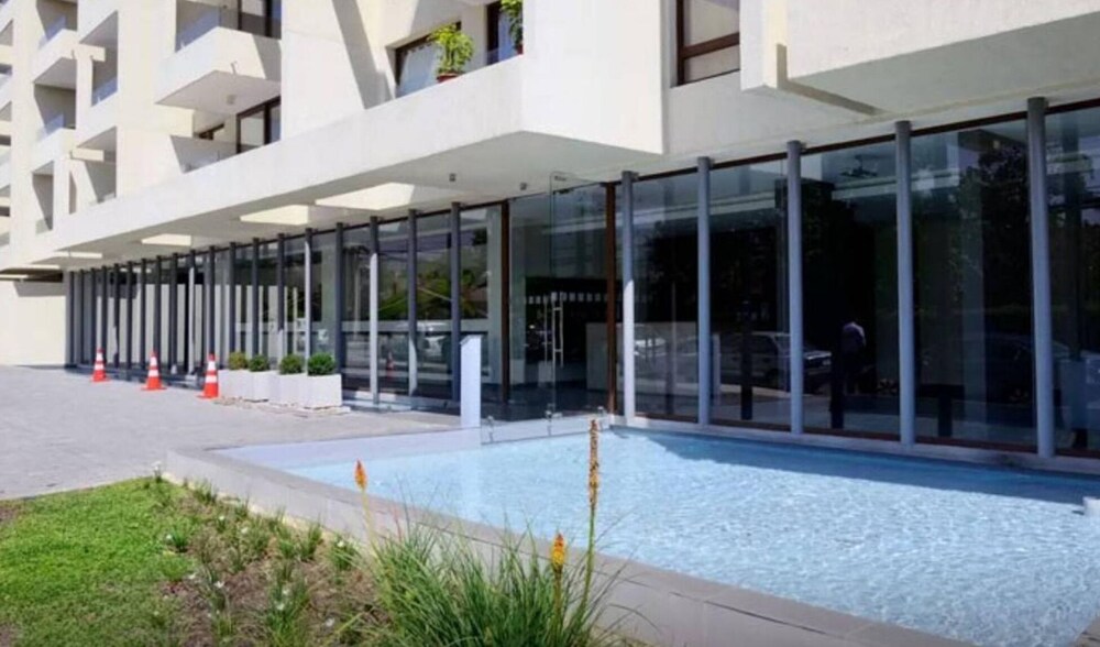 Lotus Blanc Studio- w Mountain View Pool and Gym