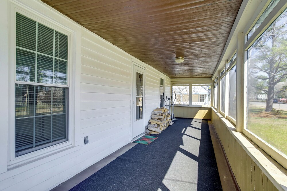 Walk to Main Street: Family-friendly Crisfield Gem