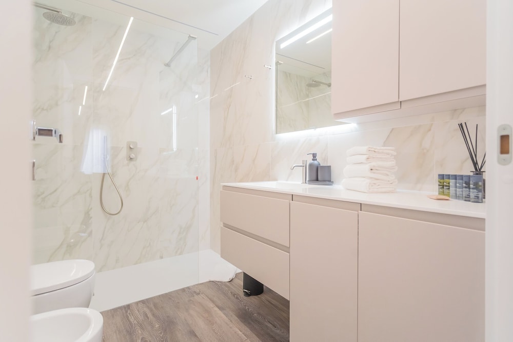 Modern & Stylish Apartment in Como City by Rent all Como