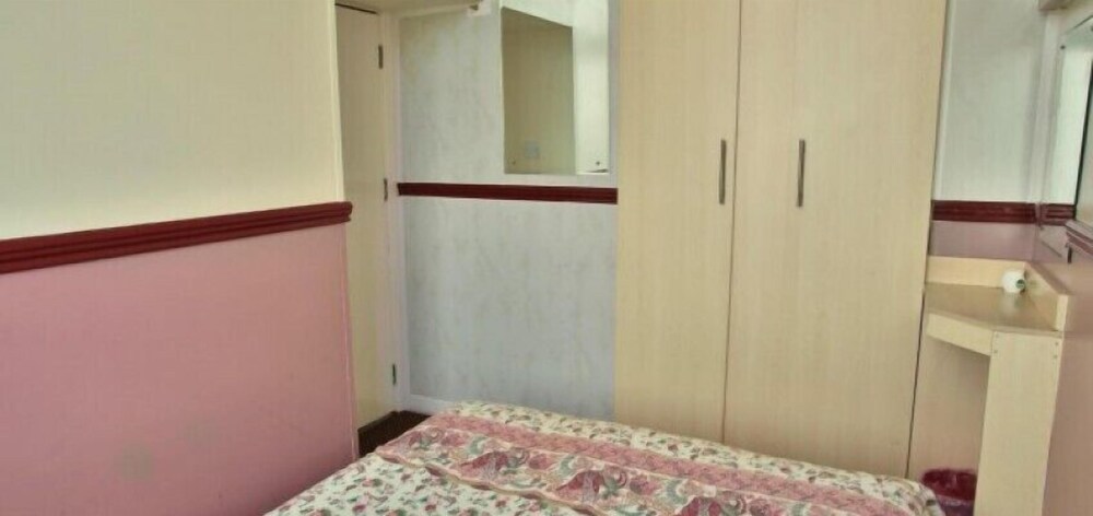 Lynton Apartments