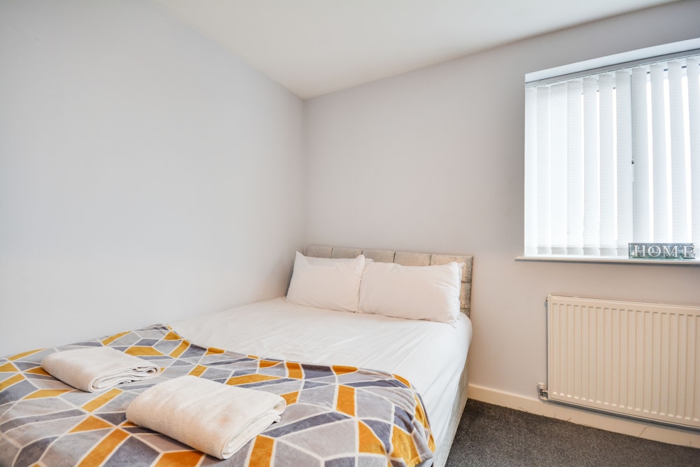 Cosy 2 Bedroom Apartment with Parking view 3