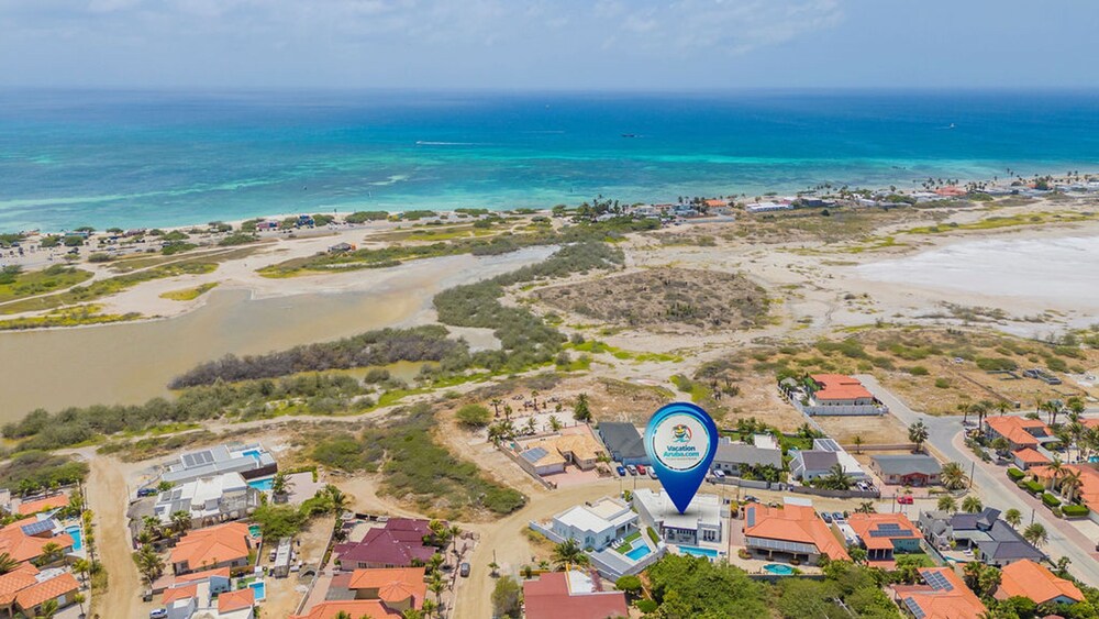 Modern Spacious 4br3ba w Pool Close to Beach