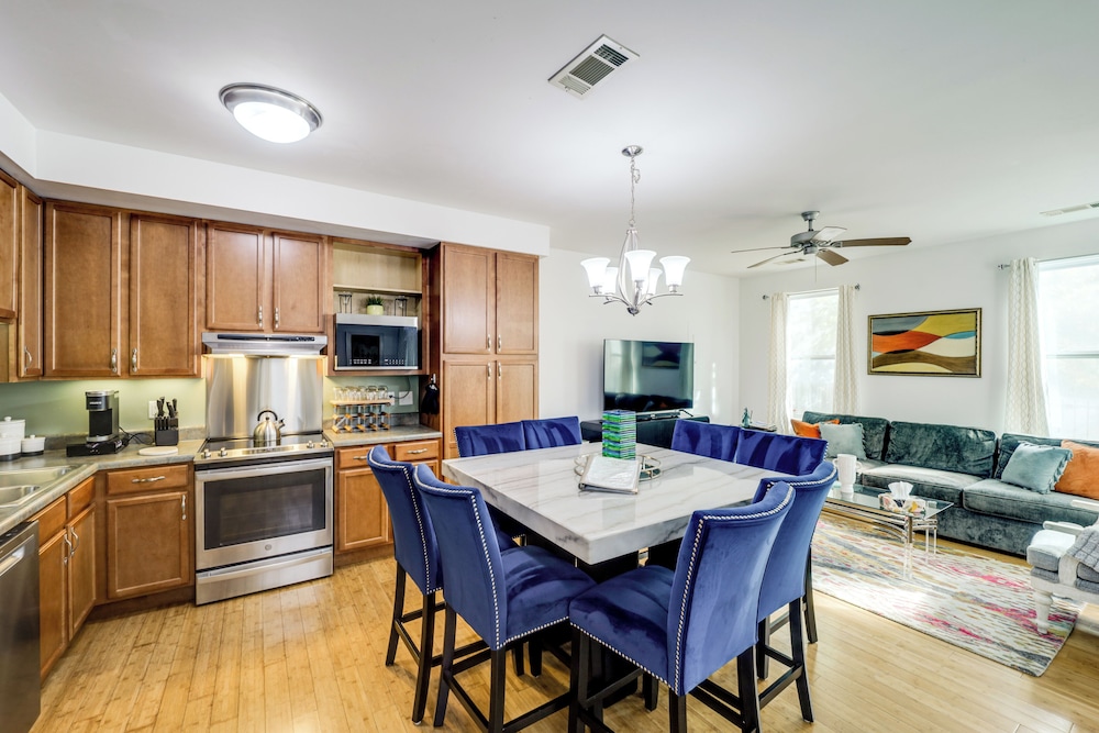 Queen City Charm Near University & Hospitals!