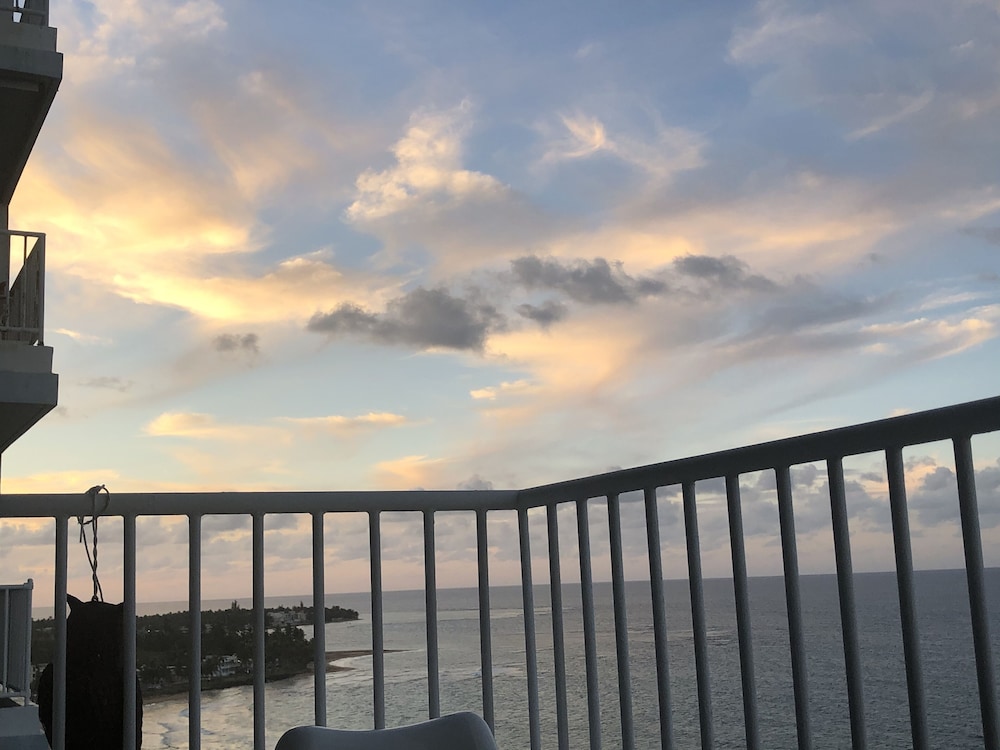 Ocean View Gorgeous 1 Bedroom Apt