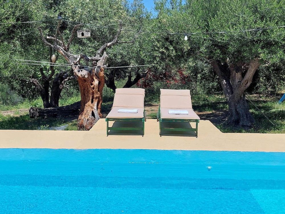 Sofiana s Garden Retreat w Private Pool