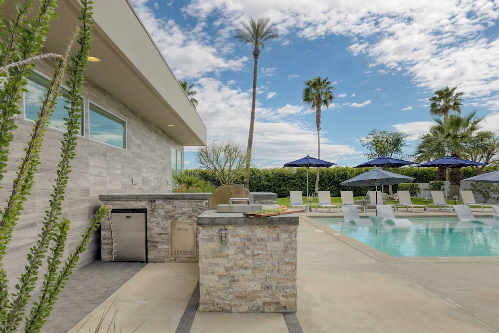 Sleeps 28! 2 Luxe Villas w/ Pool & Putting Green Polo Villas Nova by Avantstay