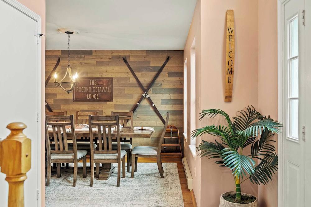 Lakeview Retreat w/ Kayaks, Game Room, Firepits Gated Community w/ Lake + Beach Access