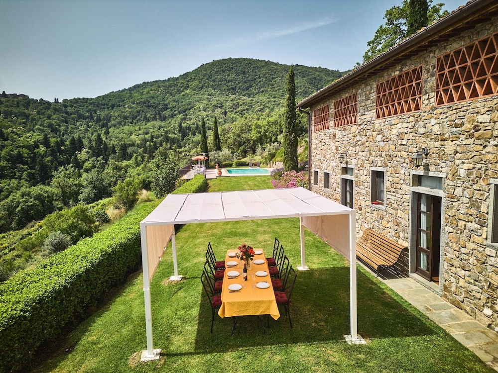 Farmhouse in Chianti With Pool and Garden