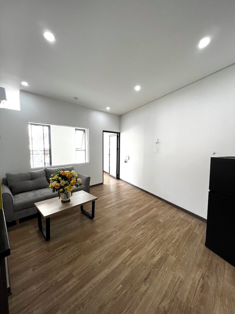 Era Apartment Lac Long Quan
