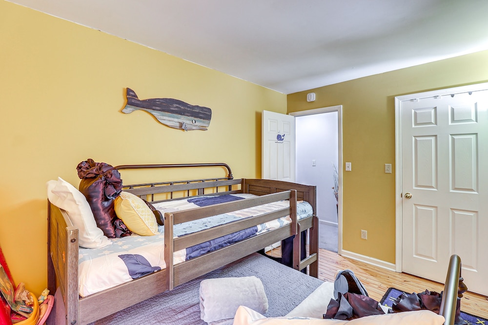 Spacious Trappe Getaway w/ Outdoor Pool & Gazebo! view 5
