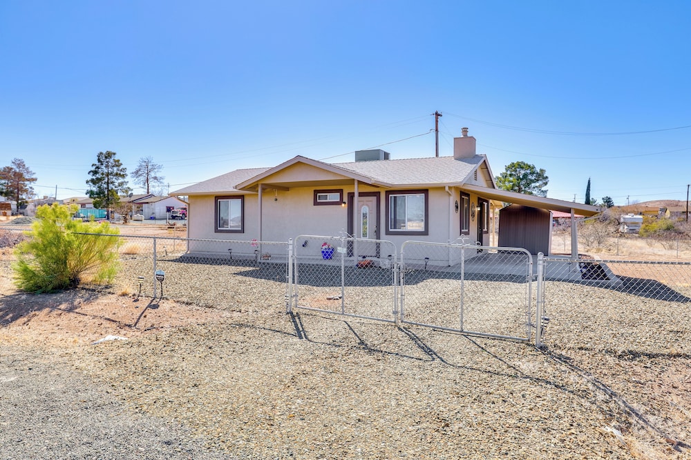 4 Mi to Arcosanti: Dark Sky Retreat in Mayer!