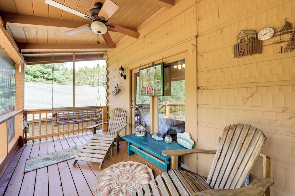 Panoramic Mountain Views & Decks: Franklin Cabin!