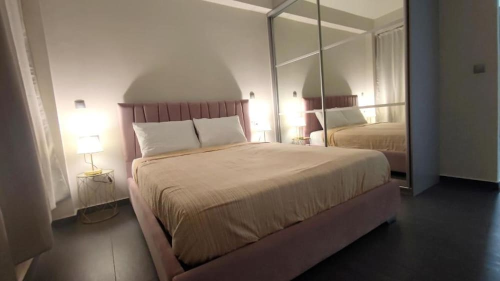 Ermou Junior Suite by Aesthetic & Luxurious Living