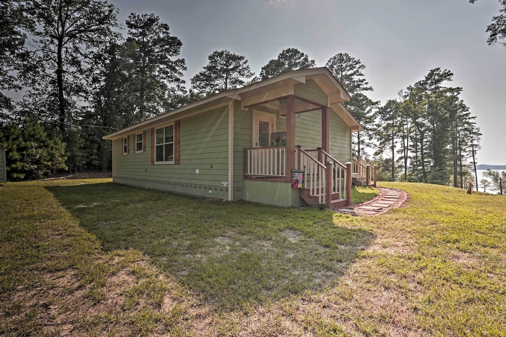 Relaxing Texas Getaway, 1 Mile to Boat Ramp! - Property Image 6