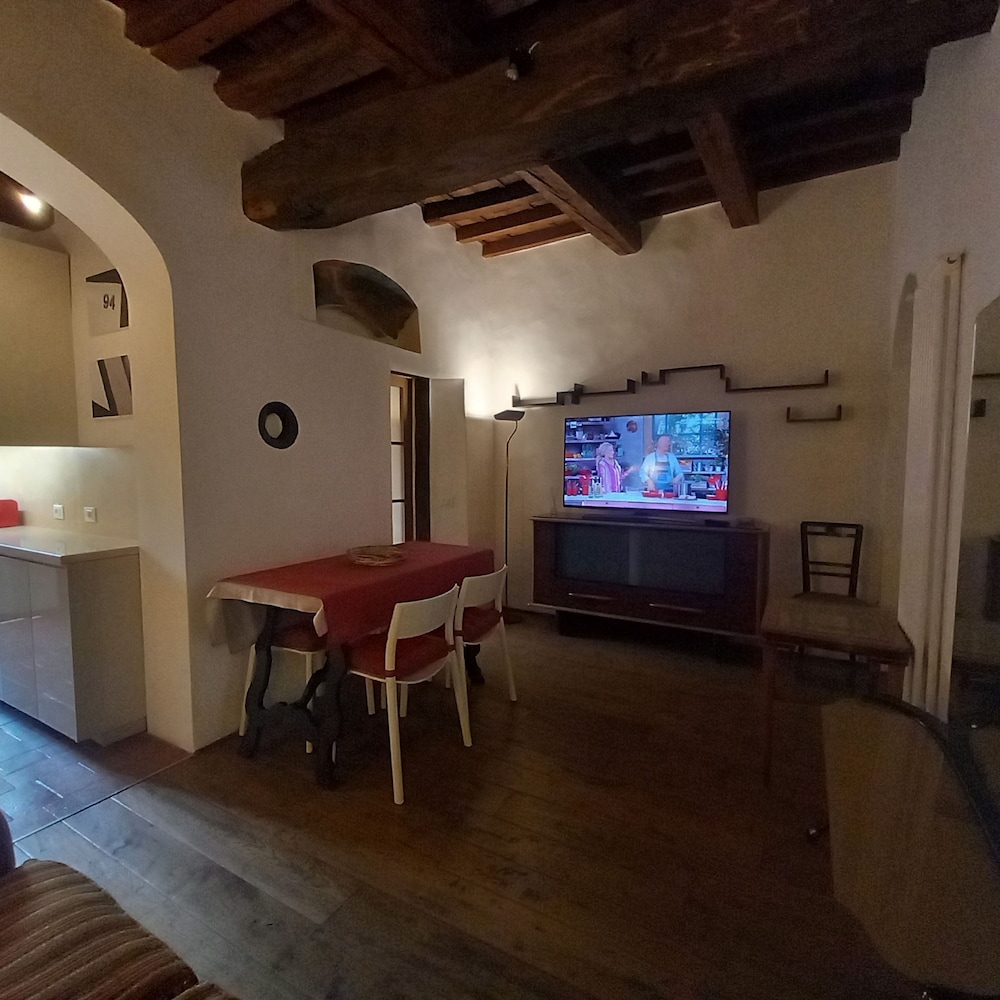 Pepi 64 in Firenze With 2 Bedrooms and 1 Bathrooms