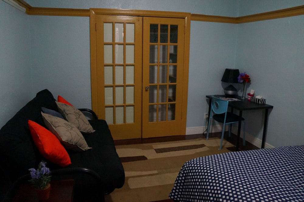 Kensington Market Hostel - Image 2