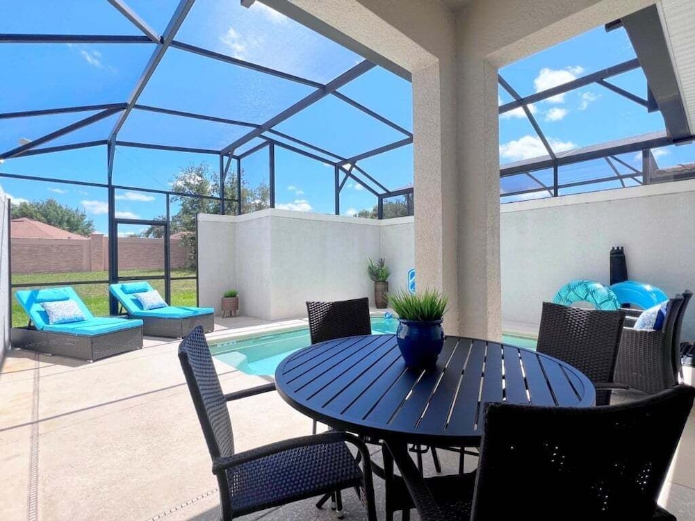 Mickey's Home 5 Bed Town-home With Private Pool! 5 Bedroom Townhouse