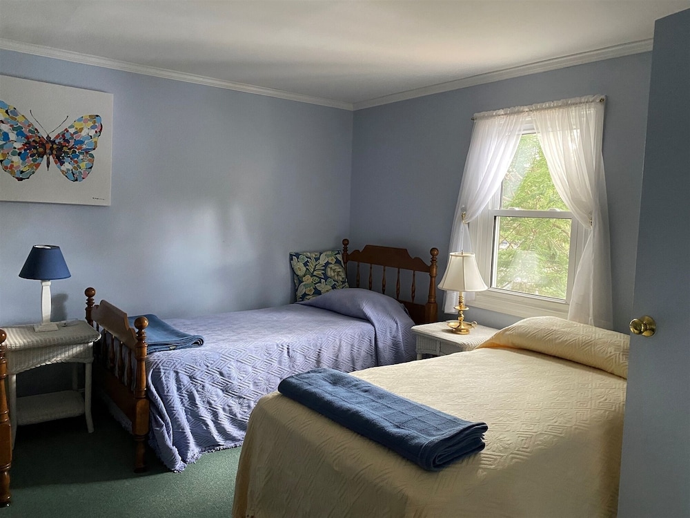 Sunrise Pines Limit 6 2 Bedroom Cottage by RedAwning view 2