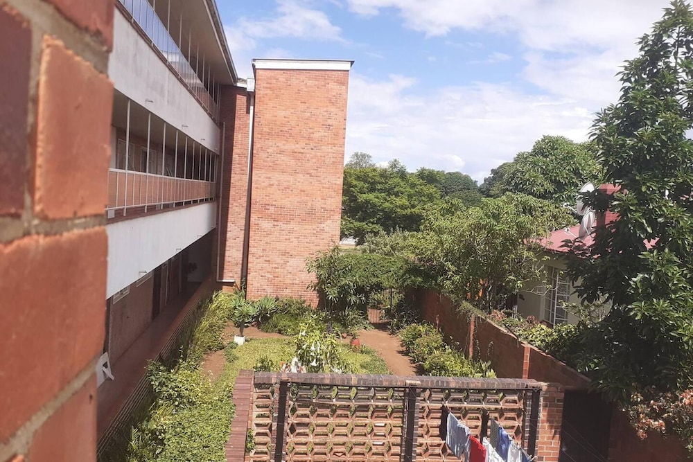 Spacious Executive Holiday Apartment In Bulawayo
