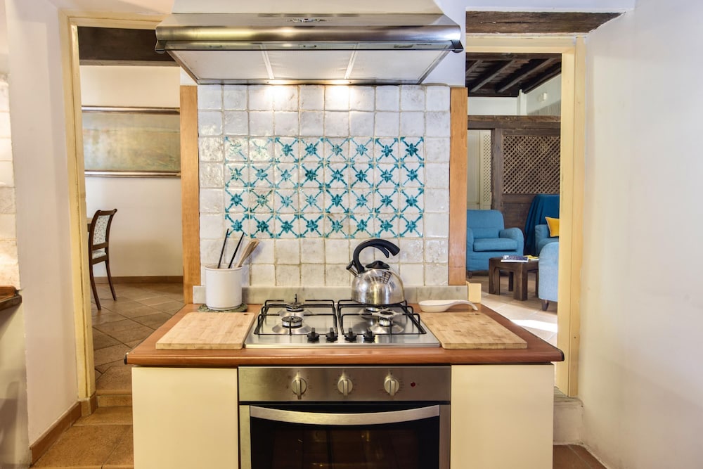 Estate4home - Trevi Fountain Apartment