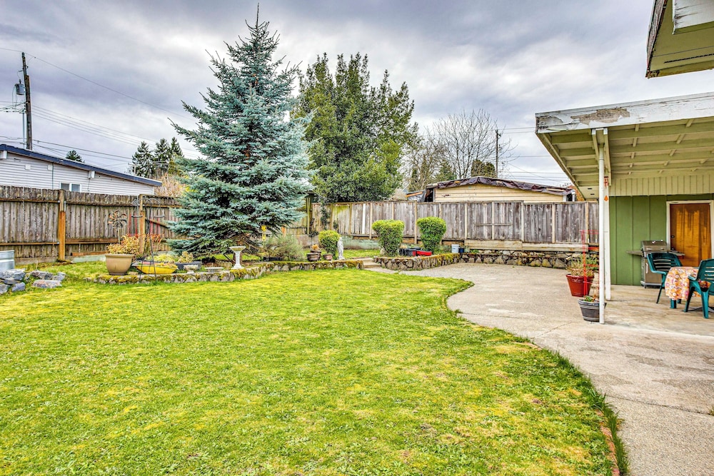 Seatac Home w/ Patio & Grill - 3 Mi to Airport!
