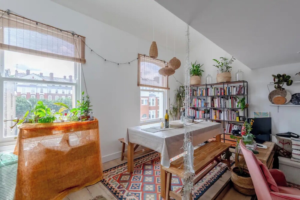 Bright & Beautiful 1BD Flat - Hackney Central