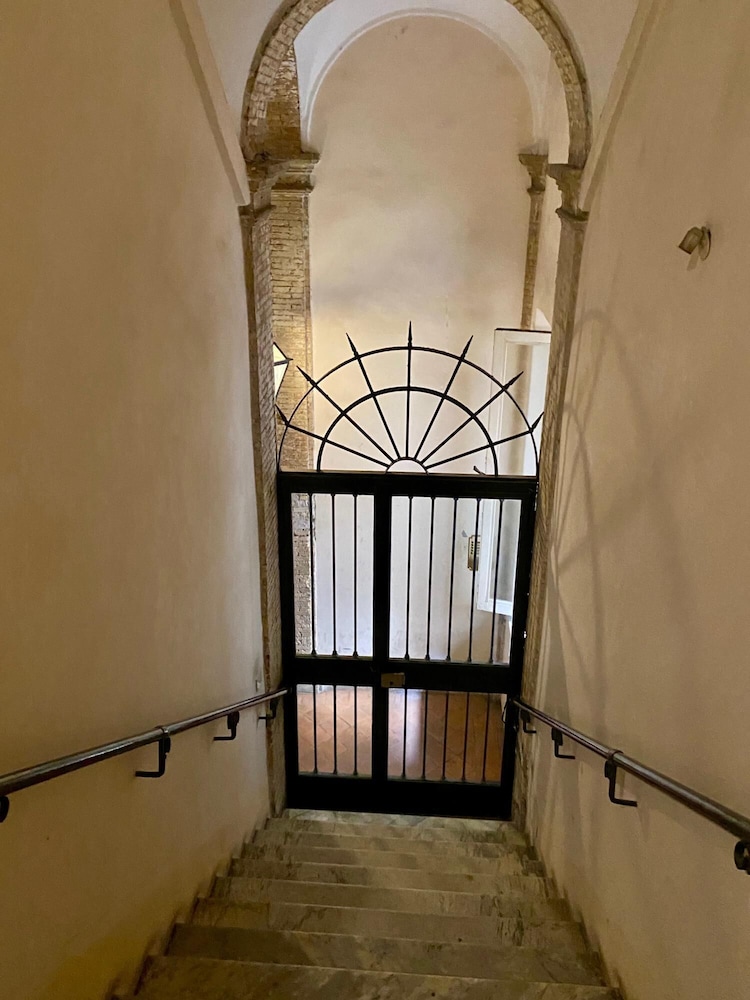 A Prince in Rome Elegant Navona Terrace Apartment