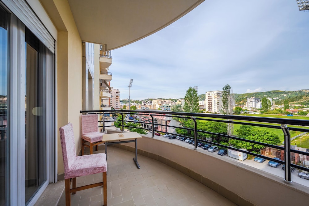 Kondo Stays - City Center Apartments
