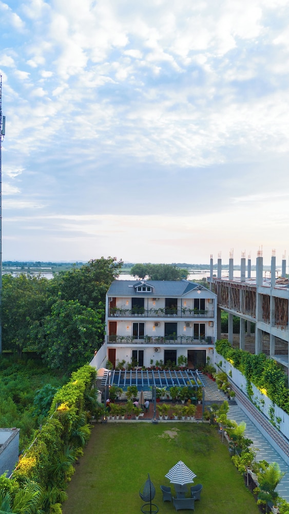 Versace Farms 5 BHK With Pvt Pool