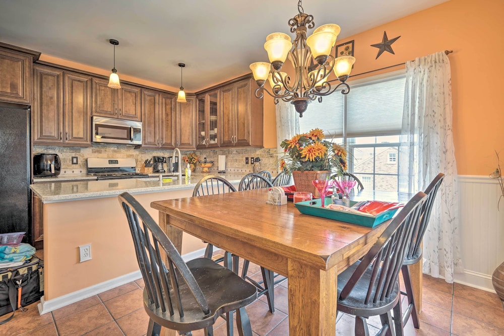 Breezy Wildwood Condo ~ 2 Blocks to Beach!