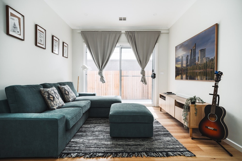 Exquisitely Spacious 3-bed Home